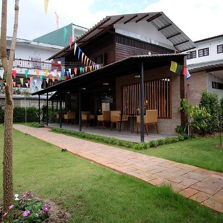 Monday Moon Apartment เชียงใหม่ ภายนอก รูปภาพ