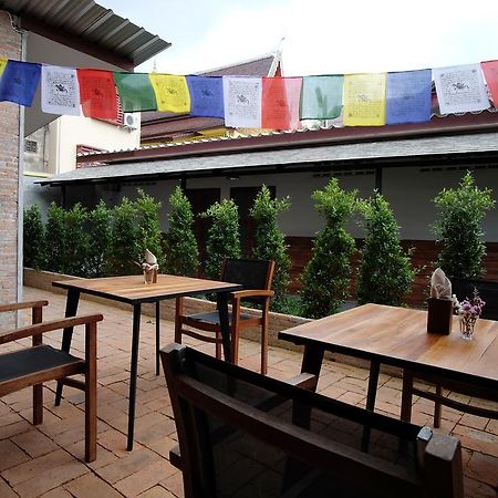 Monday Moon Apartment เชียงใหม่ ภายนอก รูปภาพ